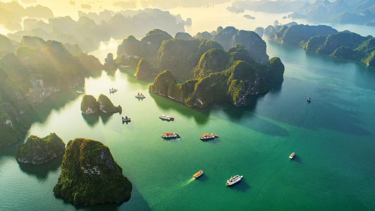 Cruises to Halong Bay, Vietnam